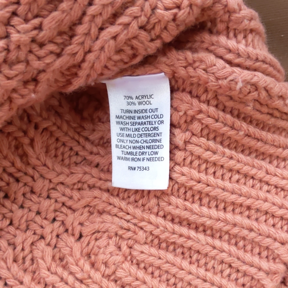 Ruby Moon cable knit rose sweater - Picture 4 of 4